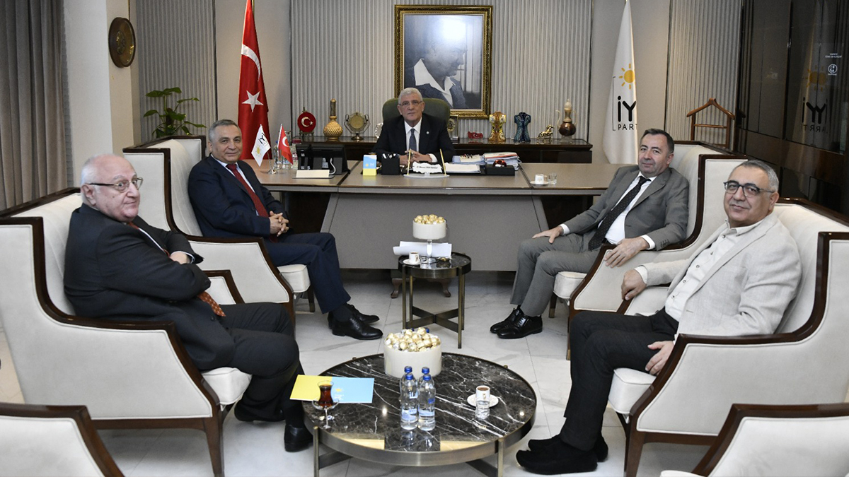 Türk Demokrasi vakfı  İyi Parti Genel Başkanı sayın Müsavat Dervişoglu’na hayırlı olsun ziyaretinde bulundu.