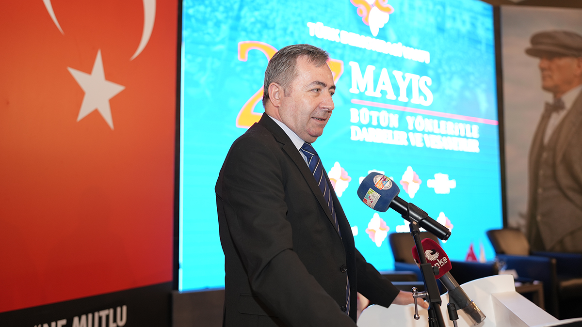 Türk Demokrasi Vakfı tarafından düzenlenen 27 Mayıs “Bütün Yönleriyle Darbeler ve Vesayetler” Programında 27 Mayıs darbesinin sonuçları tartışıldı.